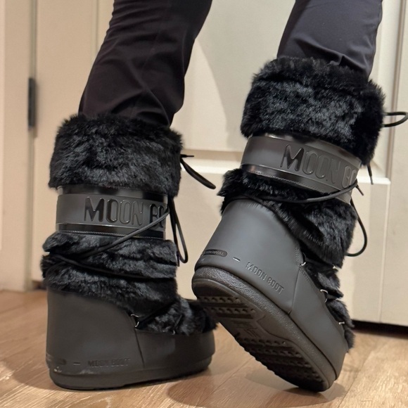 Icon Water Resistant Faux Fur Moon Boot - Picture 8 of 10